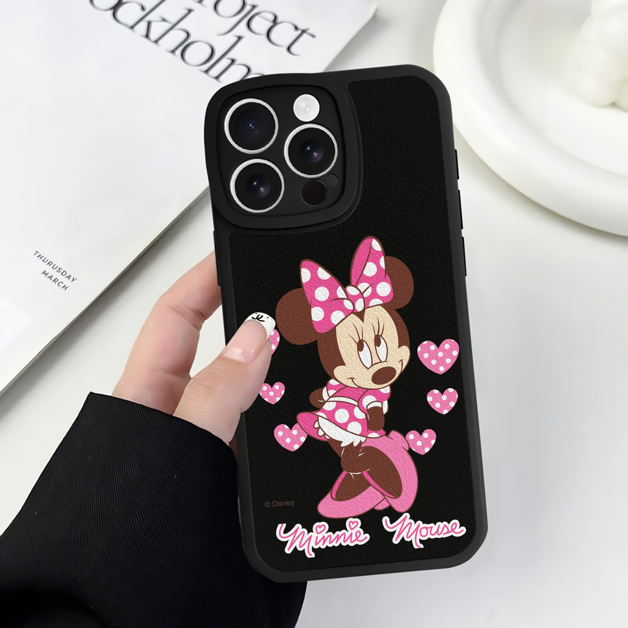 （画像用） ミッキーマウス Mickey Mouse 【iPhone 16シリーズ対応】シリコンスマホケース（レザー調） 材質：シリコン